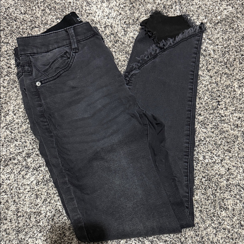 Edgy Black Frayed Women's Skinny Jeans